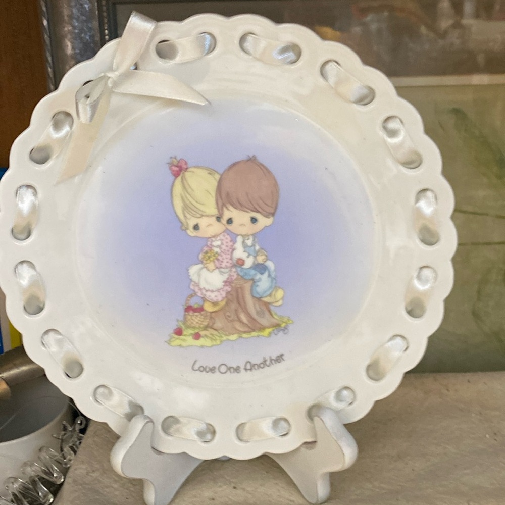 Precious Moments Love One Another plate